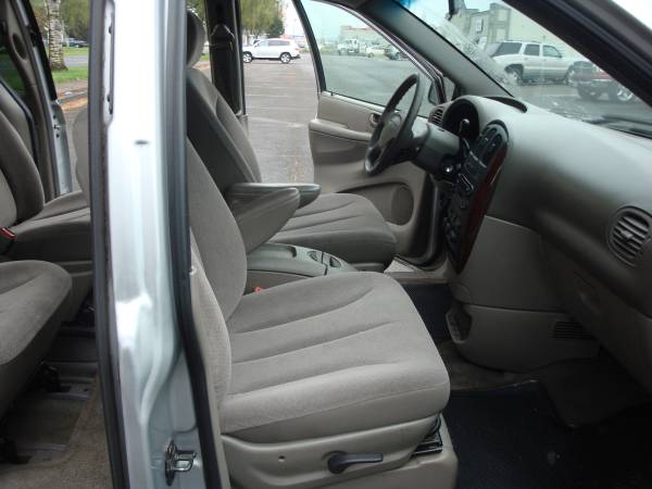 2002 CHRYSLER TOWN AND COUNTRY MINI VAN V6 AUTO ALLOYS 3-SEATS for sale in LONGVIEW WA 98632, OR – photo 11