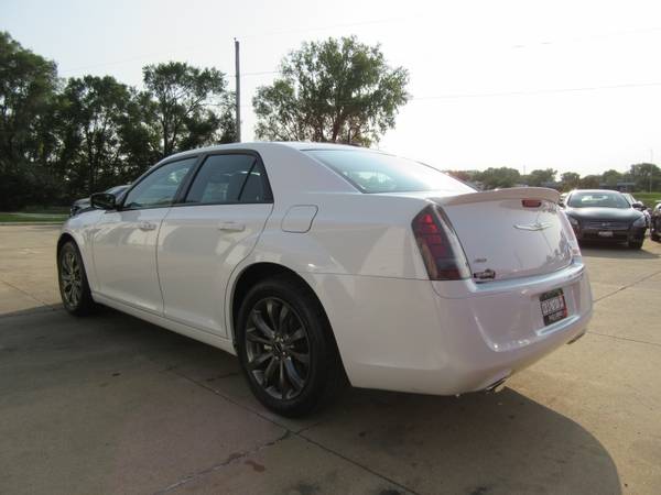 2014 Chrysler 300 4dr Sdn 300S AWD - cars & trucks - by dealer -... for sale in Waterloo, IA – photo 5