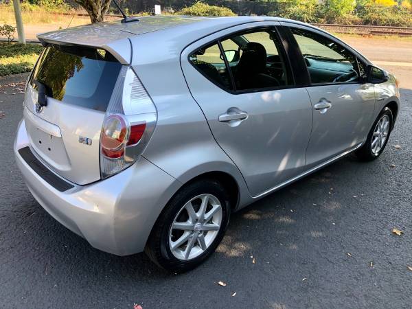 2013 Toyota Prius C 3, 50+Mpg push button start, NAVIGATION, Keyless... for sale in Portland, OR – photo 5