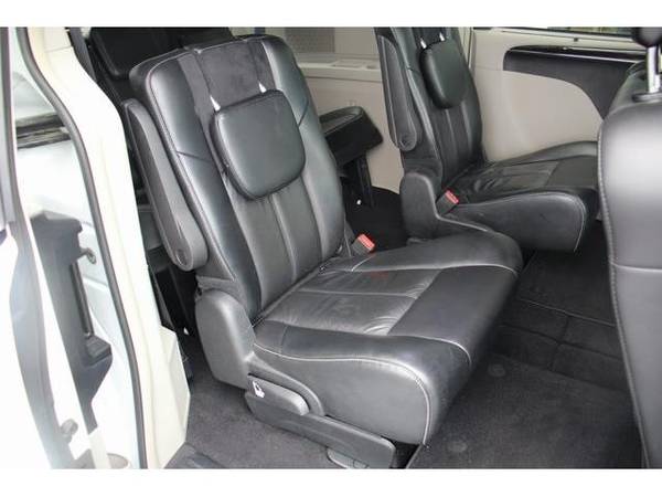 2015 Chrysler Town & Country mini-van Limited Green Bay for sale in Green Bay, WI – photo 16