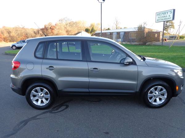 ****2010 VW TIGUAN-ONE OWNER-GREAT SERVICE RECORDS-RUNS/LOOKS... for sale in East Windsor, CT – photo 5