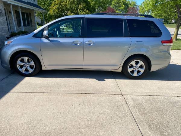 2011 Toyota Sienna for sale in Channahon, IL – photo 3