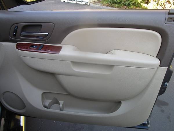 2012 Chevrolet Tahoe 1500 LT - PARKING SENSORS - THIRD ROW SEAT-... for sale in Sacramento , CA – photo 19