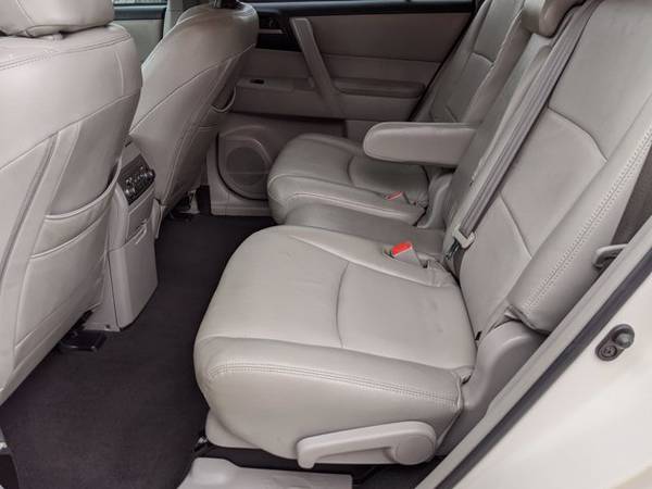 2013 Toyota Highlander Plus SKU:DS109636 SUV - cars & trucks - by... for sale in Pembroke Pines, FL – photo 19