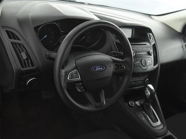 2015 Ford Focus SE Sedan 4D sedan Dk. Gray - FINANCE ONLINE for sale in Memphis, TN – photo 2