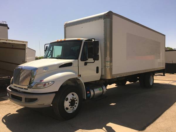 2015 International 4300 26 FT Box Truck LOW MILES 118, 964 MILES for sale in Arlington, TX – photo 3