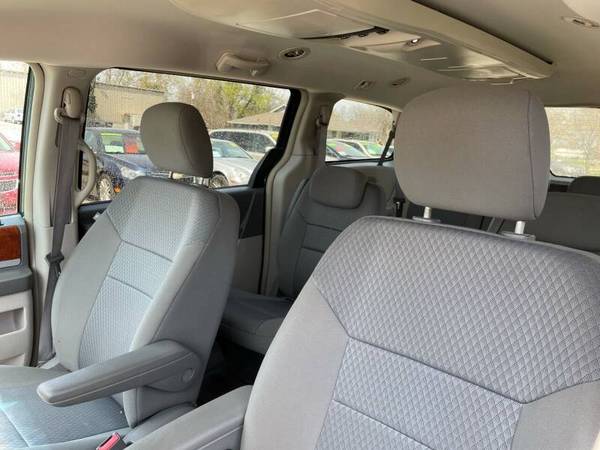 2009 Chrysler Town and Country Touring 4dr Mini Van for sale in Portage, WI – photo 12
