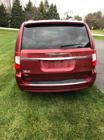 2011 Chrysler Town & Country - cars & trucks - by owner - vehicle... for sale in Fort Atkinson, WI – photo 4