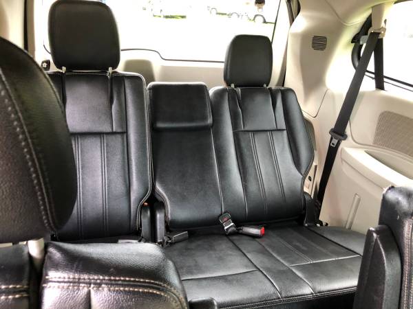 2015 Chrysler Town & Country Excellent Condition - cars & trucks -... for sale in Miami, FL – photo 19