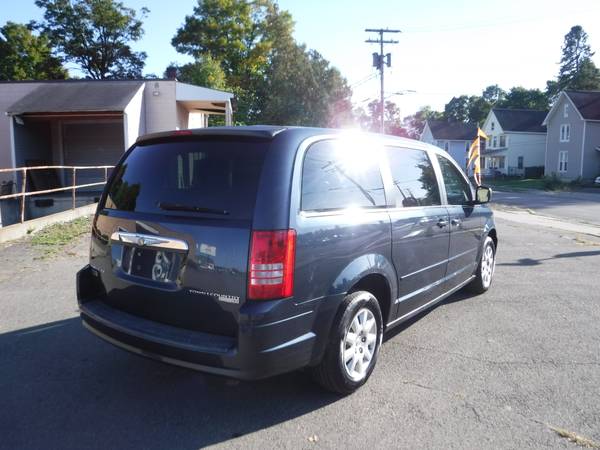 09 Chrysler Town & Country LX V6 Auto Loaded 90K Clean Carfax! for sale in ENDICOTT, NY – photo 3