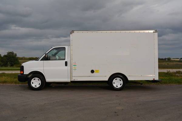 2012 GMC 3500 12ft Box Truck for sale in Peoria, IL – photo 3