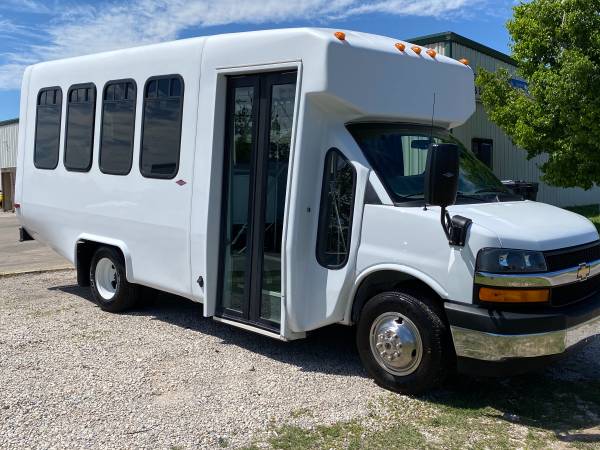2017 c3500 passenger bus - - by dealer - vehicle for sale in Newalla, OK – photo 3