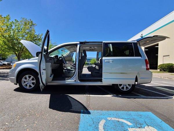 2010 Chrysler Town Country Touring Edition Minivan/7-passenger for sale in Portland, WA – photo 22