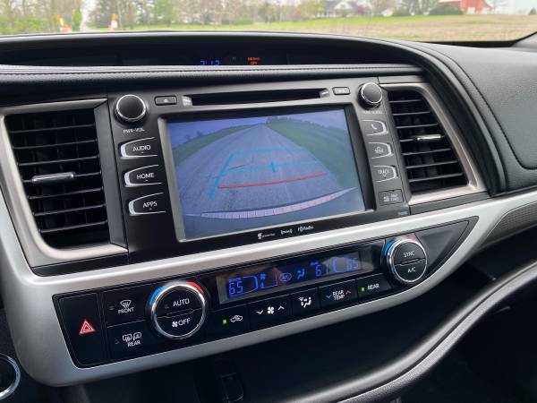2019 Toyota Highlander SE AWD 16, 500 Miles! Clean CARFAX 1-Owner for sale in NOBLESVILLE, IN – photo 10