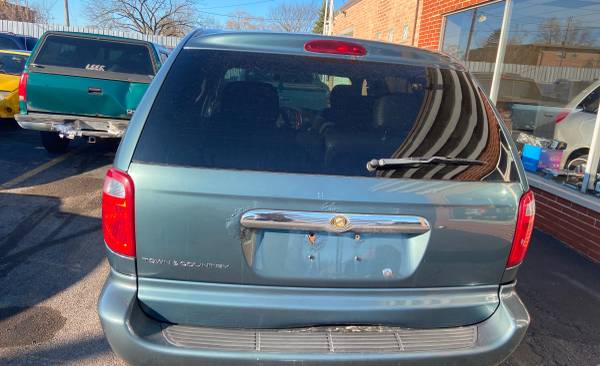 2005 Chrysler town and country - cars & trucks - by dealer - vehicle... for sale in Oak Forest, IL – photo 4