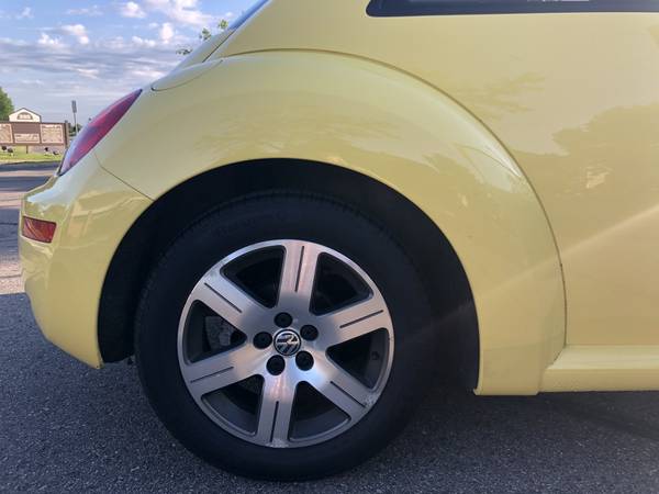 2006 Volkswagen Beetle YELLOW 2.5 Auto Hatchback 2D - LOW MILEAGE for sale in Rochester, MI – photo 5
