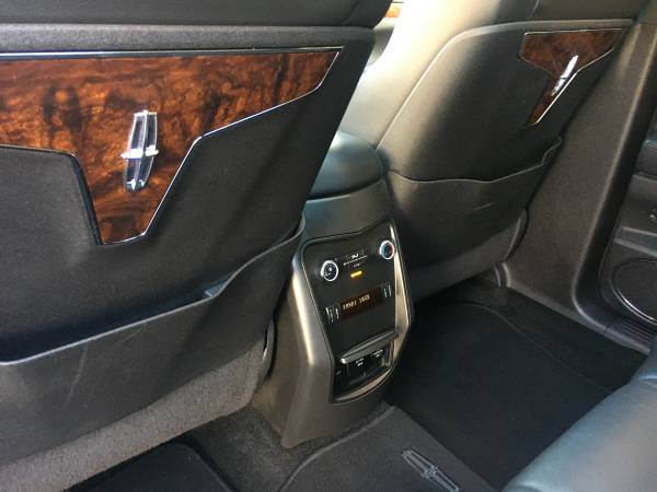 2019 lincoln mkt one owner pano roof Navigation Camera bluetooth for sale in Brooklyn, NY – photo 12