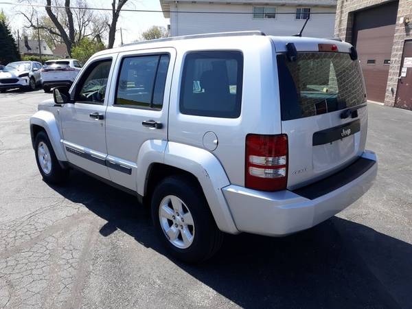 2010 Jeep Liberty 4x4 - - by dealer - vehicle for sale in Cleveland, OH – photo 3