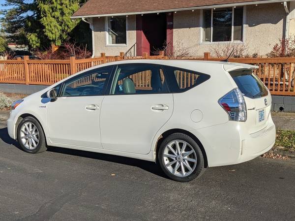 2012 Toyota Prius V 5 - cars & trucks - by owner - vehicle... for sale in Portland, OR – photo 3