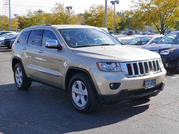 2011 Jeep Grand Cherokee Laredo for sale in Walser Experienced Autos Burnsville, MN – photo 4
