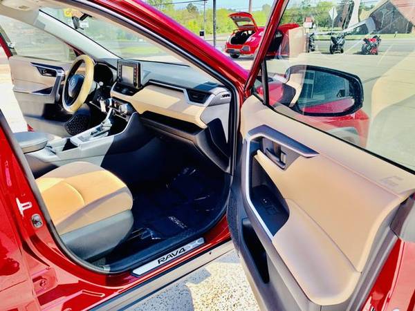 2019 Toyota RAV4 - - by dealer - vehicle automotive sale for sale in Clarksville, TN – photo 9