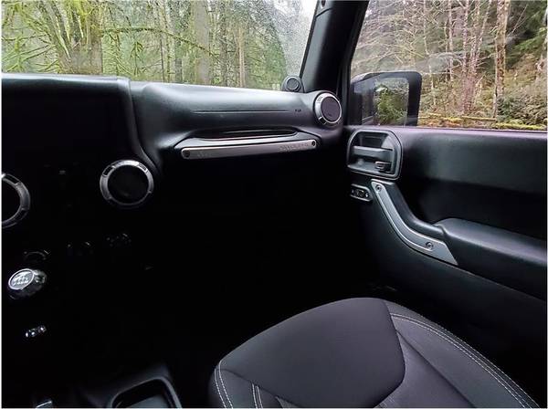 2013 Jeep Wrangler Unlimited Rubicon 6-Spd Manual Lifted - cars & for sale in Bremerton, WA – photo 15
