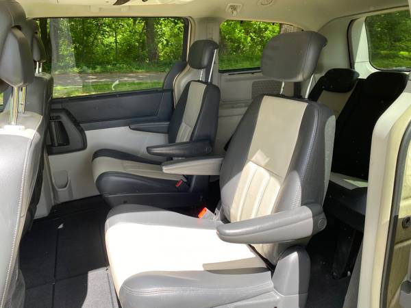 2010 Chrysler Town & Country Touring - - by dealer for sale in Lititz, PA – photo 10
