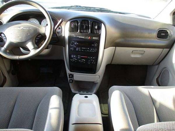 2006 Chrysler Town and Country 120k miles for sale in Belleville, MI – photo 5