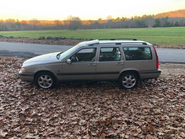 2000 Volvo V70 XC Wagon Third Row Only 136k - cars & trucks - by... for sale in North Brookfield, MA – photo 2