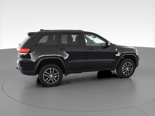 2018 Jeep Grand Cherokee Trailhawk Sport Utility 4D suv Black for sale in Saint Louis, MO – photo 12
