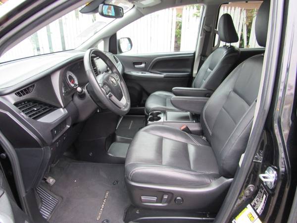 Take a look at this 2018 Toyota Sienna-queens for sale in Middle Village, NY – photo 11