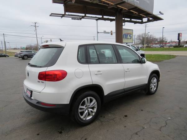 2012 Volkswagen Tiguan SE - - by dealer - vehicle for sale in Rockford, IL – photo 9
