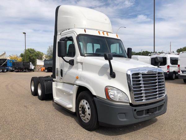 2014 Freightliner Cascadia - cars & trucks - by dealer - vehicle... for sale in Savage, MN – photo 4
