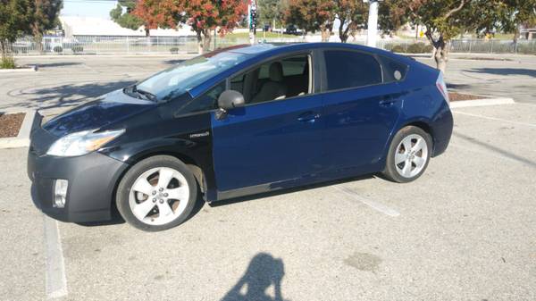 2010 Toyota Prius IV HATCHBACK/ HYBRID 1.8L - cars & trucks - by... for sale in Hawthorne, CA – photo 3