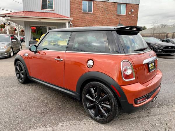 Wow! A 2011 MINI Cooper Hardtop with 95,020 Miles-Hartford - cars &... for sale in South Windsor, CT – photo 8