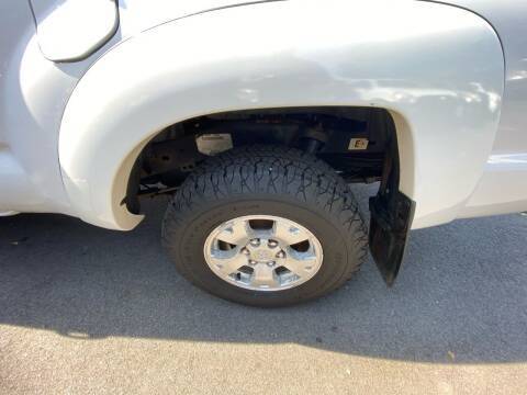 2005 Toyota Tacoma Access Cab I4 Manual 4WD - cars & trucks - by... for sale in Methuen, MA – photo 8