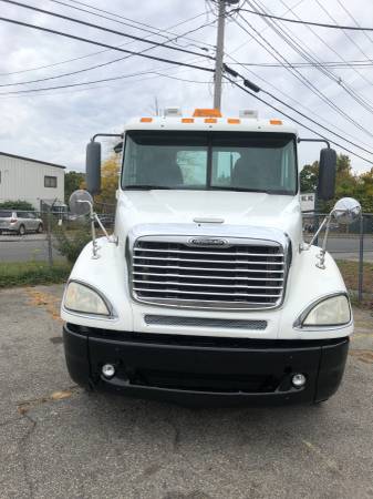 2008 Freightliner Columbia Tandem Daycab Tractor Truck #7442 for sale in East Providence, RI – photo 2