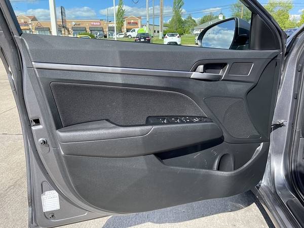 2019 Hyundai Elantra 4d Sedan Limited - - by dealer for sale in Cincinnati, OH – photo 19