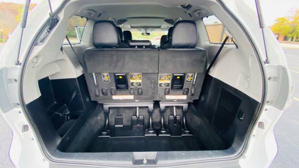 2017 Toyota Sienna SE Premium 8 Passenger 4dr Mini Van van White -... for sale in Fayetteville, AR – photo 13