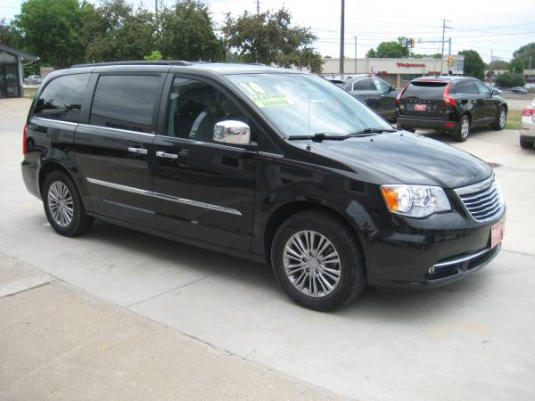 2014 Chrysler Town & Country Touring L for sale in Des Moines, IA – photo 4