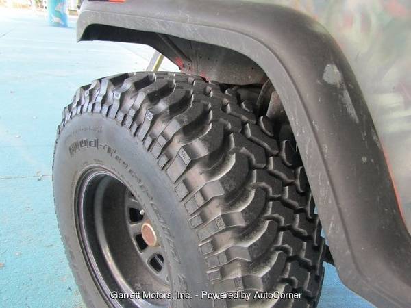 1995 Jeep Wrangler manual trans lifted near new tires low mi for sale in New Smyrna Beach, FL – photo 9