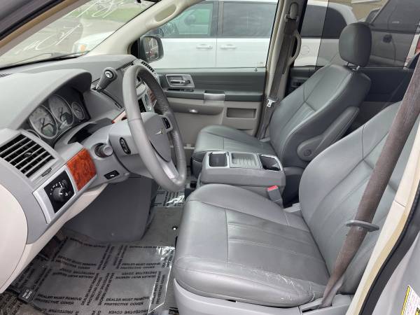 2008 Chrysler Town and Country Touring 1899 Down for sale in Greenwood, IN – photo 11