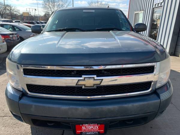 2007 Chevrolet Silverado 1500 LT1 4dr Extended Cab 4WD 5.8 ft. SB -... for sale in milwaukee, WI – photo 4
