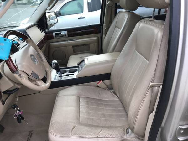 2006 Navigator 4dr 4WD 7 Passenger Luxury low miles ! with Soft... for sale in Sweet Home, OR – photo 4