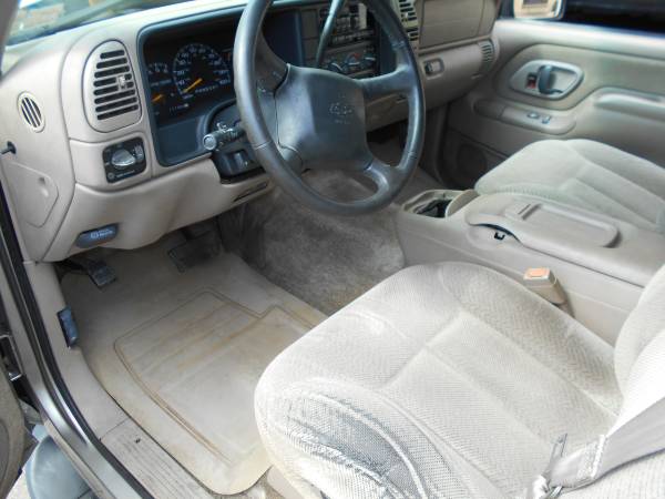 Chevy Suburban 1500 LS 4x4 with 3rd Row Seats and Barn Doors for sale in Havertown, PA – photo 10