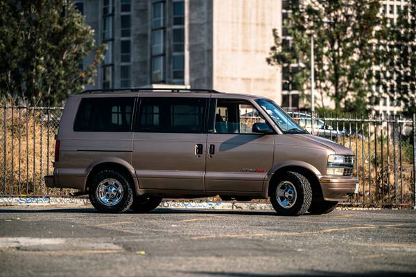 2001 Chevrolet Astro AWD for sale in Los Angeles, CA – photo 8