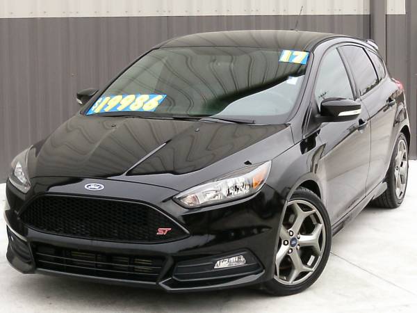 2017 Ford Focus ST Hatchback-31k Miles! Runs and Drives Excellent! -... for sale in Silvis, IA – photo 2