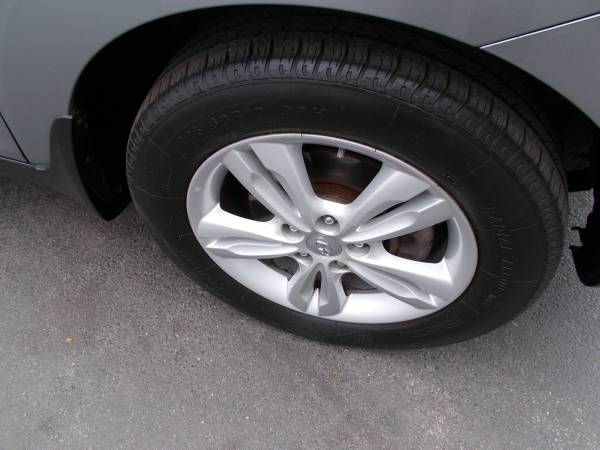2010 Hyundai Tucson GLS - All Wheel Drive - Leather for sale in West Warwick, CT – photo 5