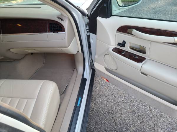 2007 LINCOLN TOWN CAR Signature ONE OWNER LOW MILES EXCELLENT COND.... for sale in Charlotte, NC – photo 19