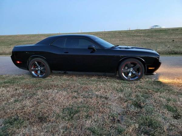 2014 Dodge Challenger - Financing Available! - cars & trucks - by... for sale in Fort Riley, KS – photo 7